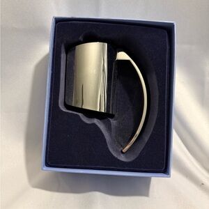 Elegant Silver Cuff Links with Modern Design